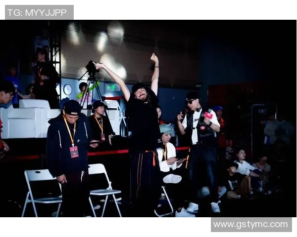 成都街舞队的反击之路:荣耀与挑战交织的舞台故事 成都街舞队的反击之路:荣耀与挑战交织的舞台故事